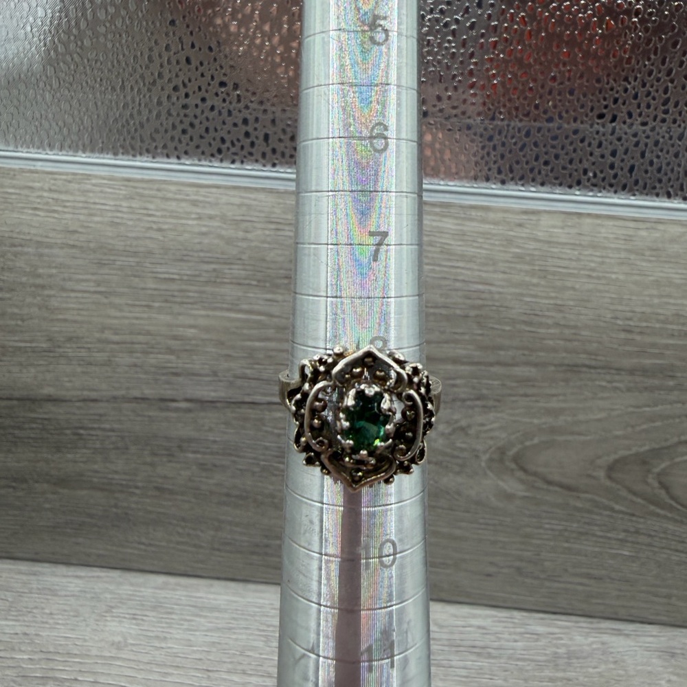 Elegant‎ Sterling Silver and Green Women's Ring .925